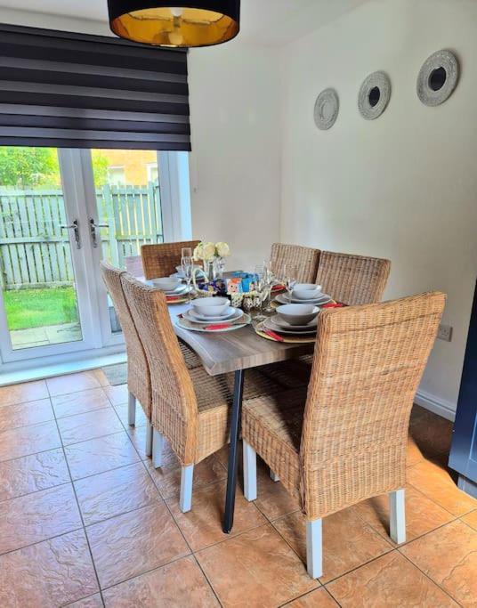 Home From Home 3 Bed,2 Bath House With Garden&Parking Near Centre&Tram Stop Sheffield Eksteriør bilde