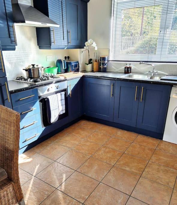 Home From Home 3 Bed,2 Bath House With Garden&Parking Near Centre&Tram Stop Sheffield Eksteriør bilde